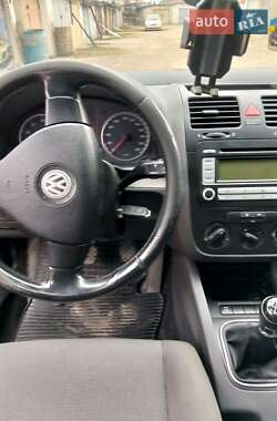 Хетчбек Volkswagen Golf 2006 в 