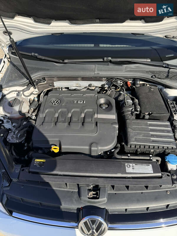 Хэтчбек Volkswagen Golf 2013 в Новоселице