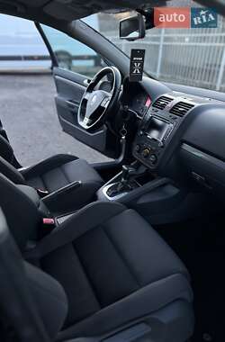 Хэтчбек Volkswagen Golf 2008 в 