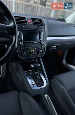 Хэтчбек Volkswagen Golf 2008 в 