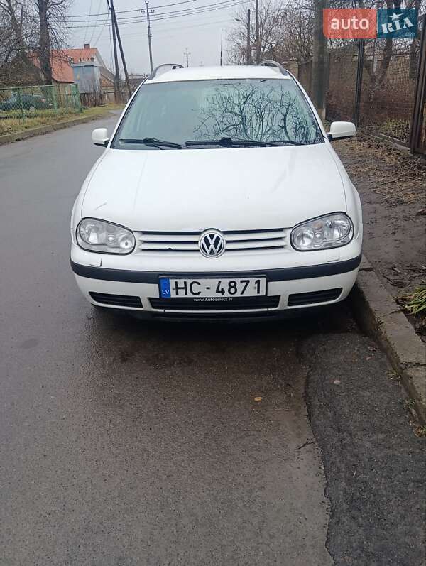 Хэтчбек Volkswagen Golf 2001 в 