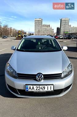 Універсал Volkswagen Golf 2010 в 