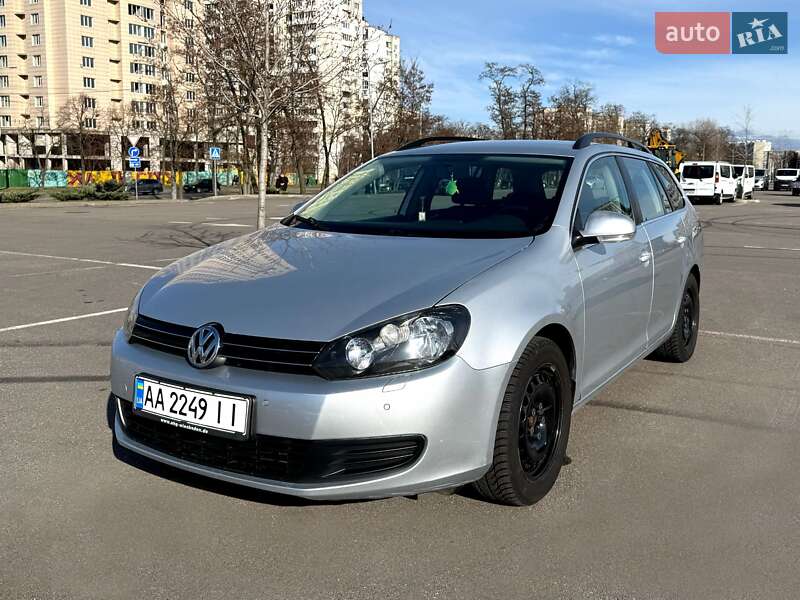 Універсал Volkswagen Golf 2010 в 