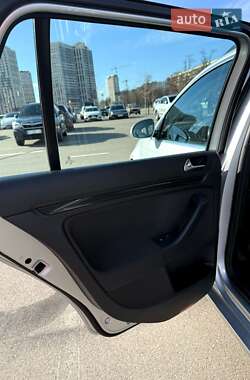 Універсал Volkswagen Golf 2010 в 
