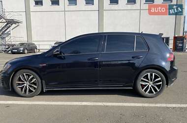 Хетчбек Volkswagen Golf 2016 в 