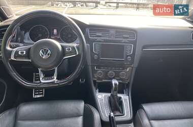 Хетчбек Volkswagen Golf 2016 в 
