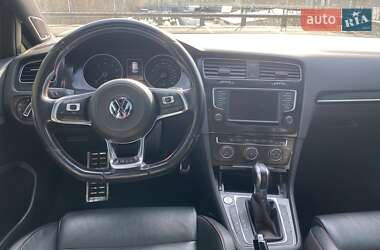 Хетчбек Volkswagen Golf 2016 в 