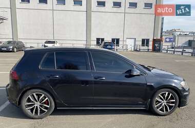 Хетчбек Volkswagen Golf 2016 в 
