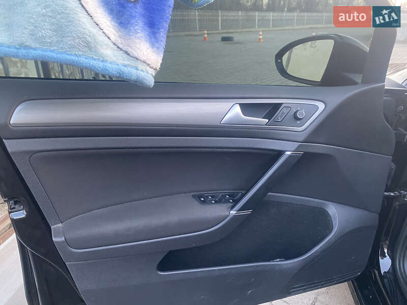 Универсал Volkswagen Golf 2017 в Луцке