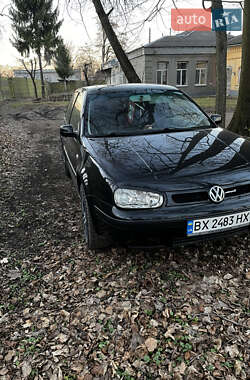 Хэтчбек Volkswagen Golf 2000 в 