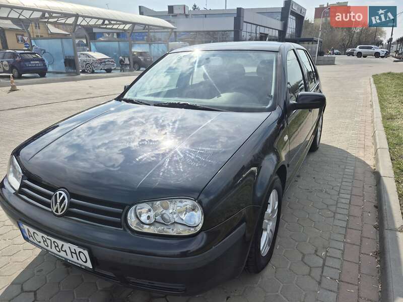 Хэтчбек Volkswagen Golf 2001 в 