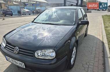 Хэтчбек Volkswagen Golf 2001 в 