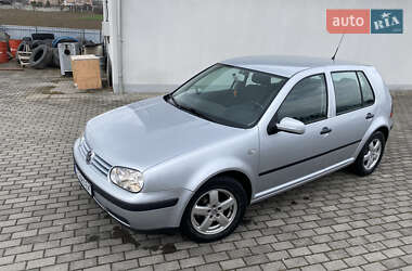 Хэтчбек Volkswagen Golf 2001 в 