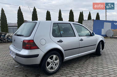 Хэтчбек Volkswagen Golf 2001 в 