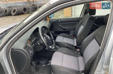 Хэтчбек Volkswagen Golf 2001 в 
