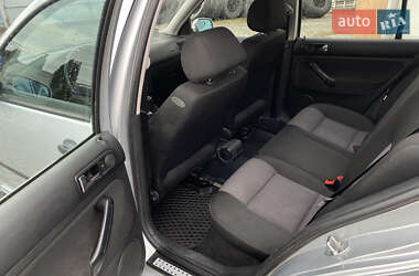 Хэтчбек Volkswagen Golf 2001 в 