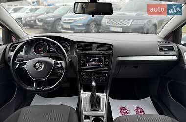 Хетчбек Volkswagen Golf 2017 в 