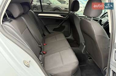Хетчбек Volkswagen Golf 2017 в 