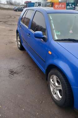 Хетчбек Volkswagen Golf 1999 в 