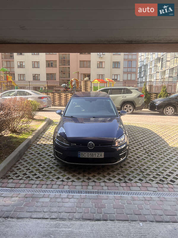Універсал Volkswagen Golf 2015 в Львові