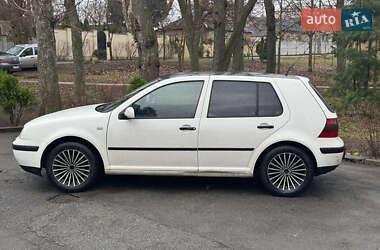 Хетчбек Volkswagen Golf 2001 в 
