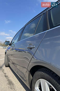 Универсал Volkswagen Golf 2010 в 