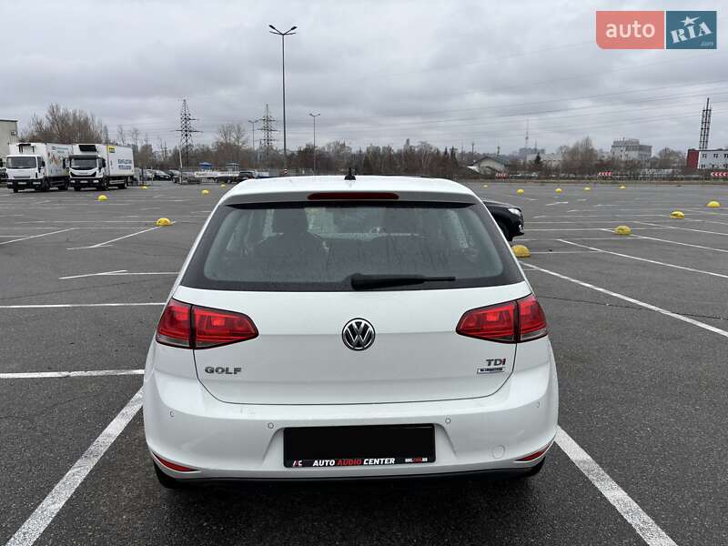 Хэтчбек Volkswagen Golf 2016 в Киеве
