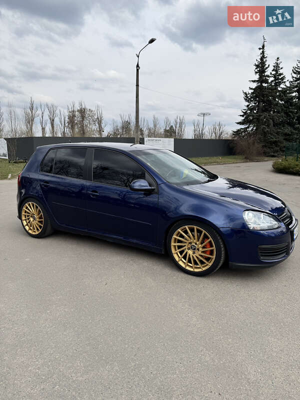 Хетчбек Volkswagen Golf 2006 в Києві
