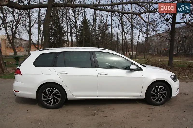 Универсал Volkswagen Golf 2017 в 