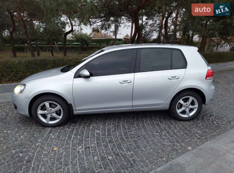 Хэтчбек Volkswagen Golf 2011 в Днепре