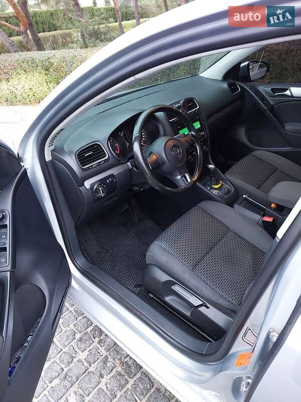Хэтчбек Volkswagen Golf 2011 в Днепре