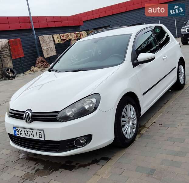 Хэтчбек Volkswagen Golf 2009 в 