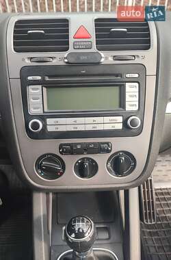 Хэтчбек Volkswagen Golf 2008 в 