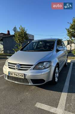 Хэтчбек Volkswagen Golf 2005 в 