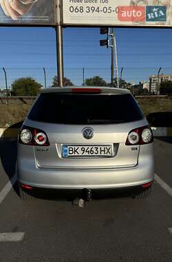 Хэтчбек Volkswagen Golf 2005 в 
