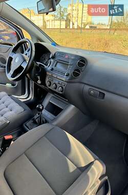 Хэтчбек Volkswagen Golf 2005 в 
