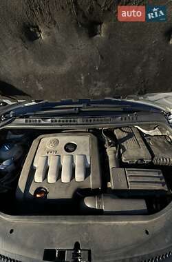 Хэтчбек Volkswagen Golf 2005 в 