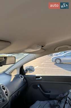 Хэтчбек Volkswagen Golf 2005 в 