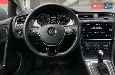 Хэтчбек Volkswagen Golf 2020 в 