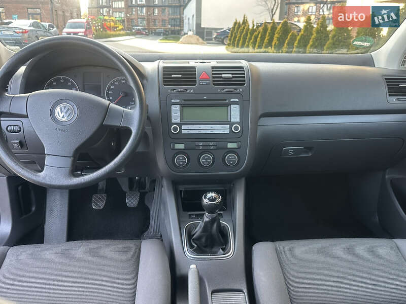 Хетчбек Volkswagen Golf 2008 в Житомирі