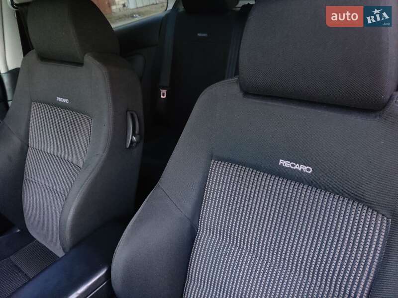 Хэтчбек Volkswagen Golf 2000 в Харькове