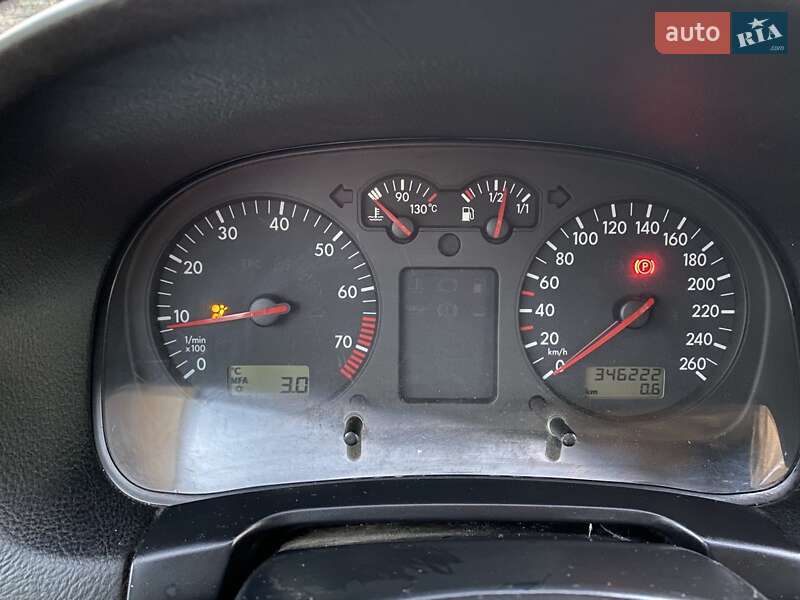 Хэтчбек Volkswagen Golf 1998 в Хусте