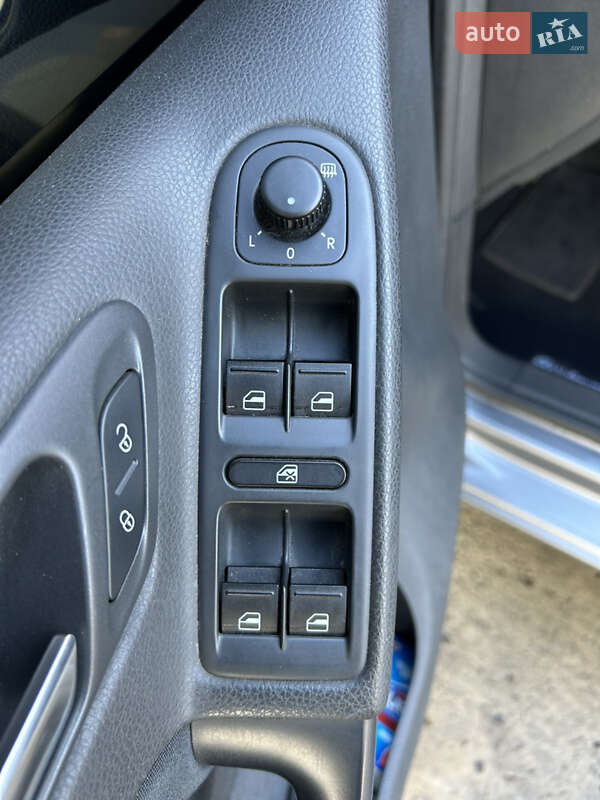 Хетчбек Volkswagen Golf 2009 в Луцьку