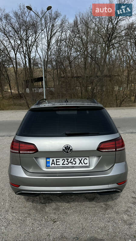 Універсал Volkswagen Golf 2018 в Дніпрі