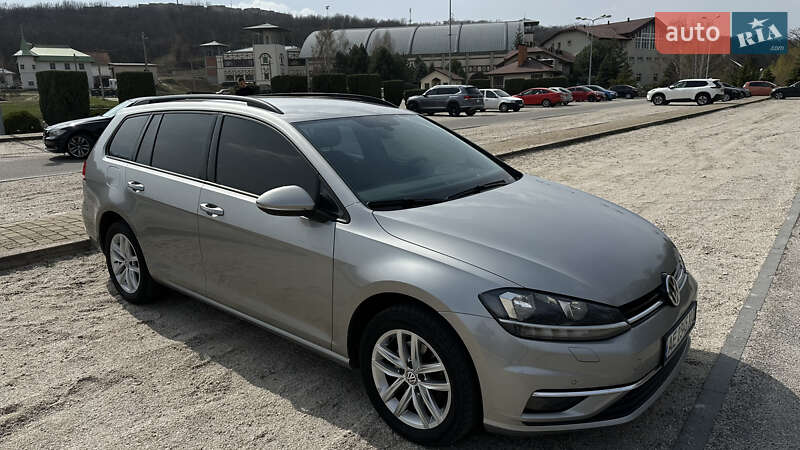 Універсал Volkswagen Golf 2018 в Дніпрі