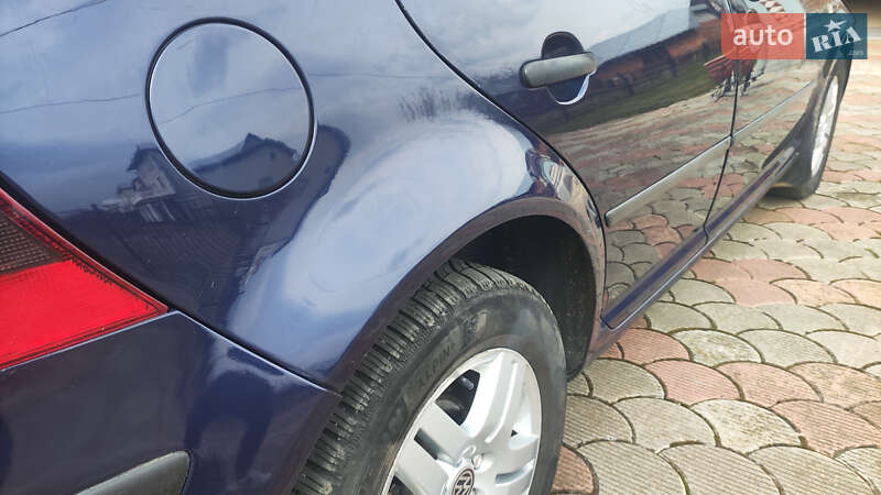 Хетчбек Volkswagen Golf 2001 в Перегінське