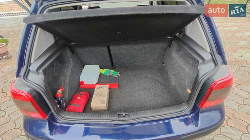 Хетчбек Volkswagen Golf 2001 в Перегінське