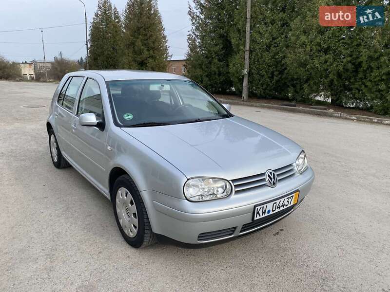 Хэтчбек Volkswagen Golf 2003 в 