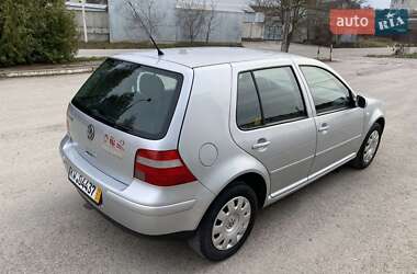 Хэтчбек Volkswagen Golf 2003 в 