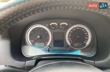 Хэтчбек Volkswagen Golf 2003 в 
